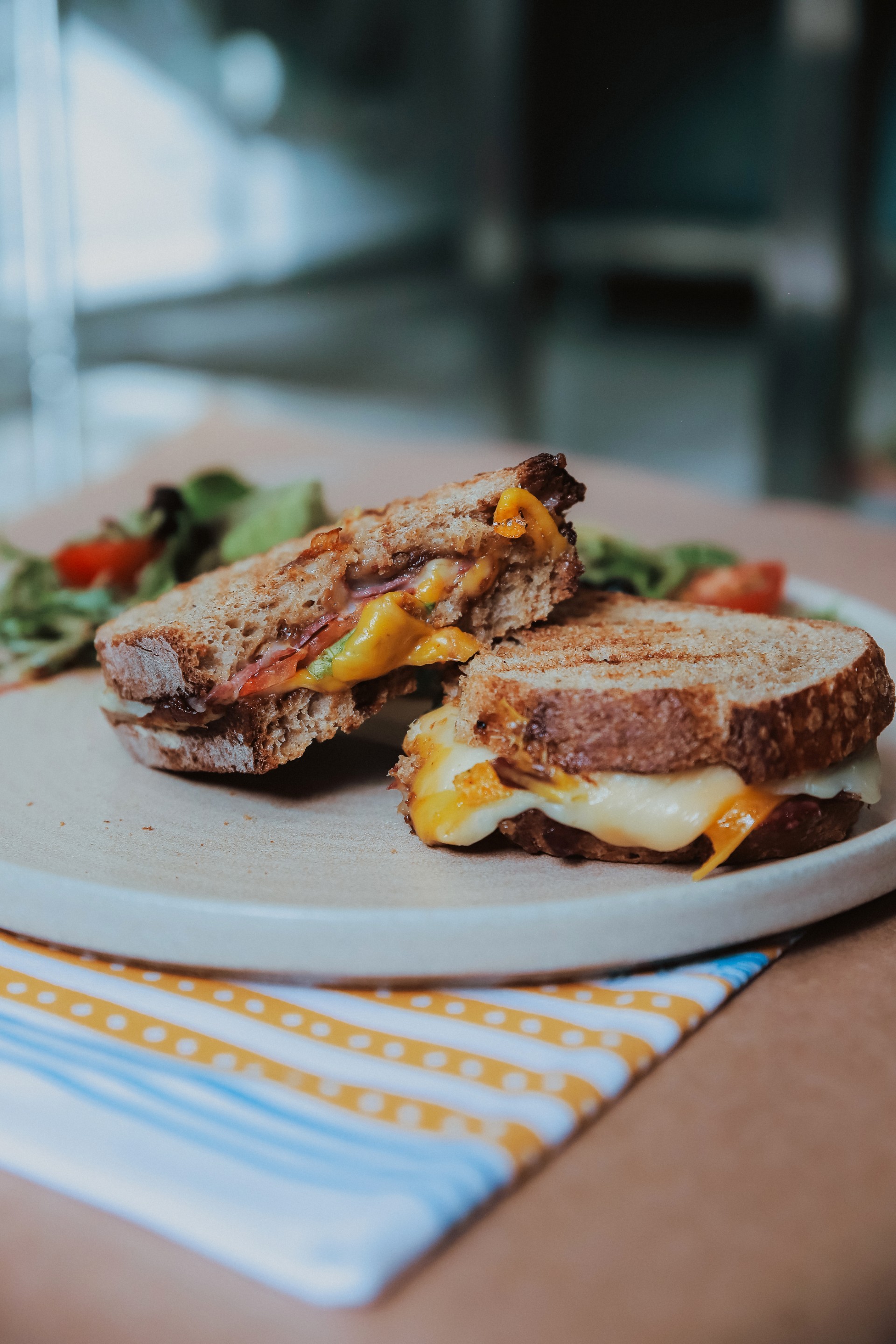 Füme Etli & Konfi Sarımsaklı Tost